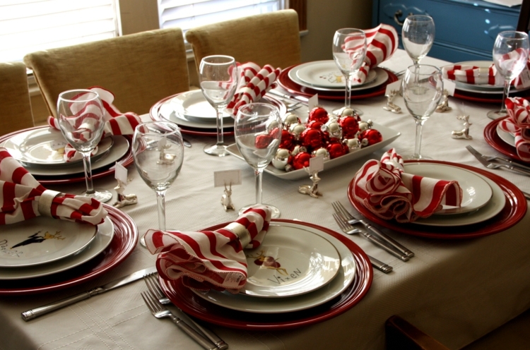 Décoration de table de Noël pour une atmosphère magique