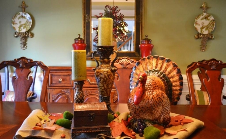 decoration-table-automne-feuilles-automne-bougies-cylindriques-chandeliers-céramique décoration de table automne