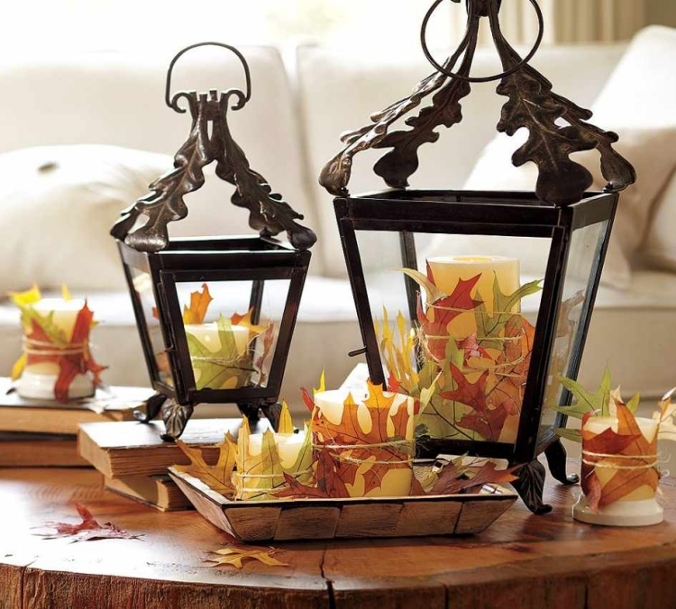 decoration-table-automne-lanternes-anciennes-métal-bougies-cylindriques-feuilles-automne