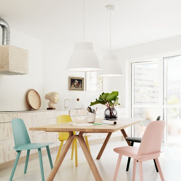 design-scandinave salle manger féminine chaises pastel