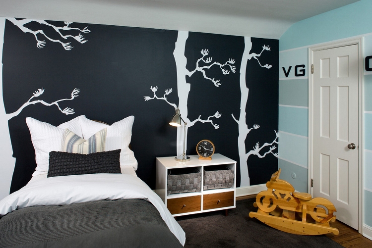 déco-murale-peinture-murale-noir-motifs-arbre-blanc-lit-chevet-assorti