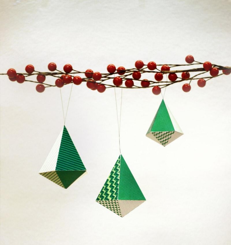 décoration-Noël à fabriquer- branche baies rouges diamants papier 3D