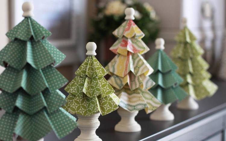 décoration-Noël-fabriquer-sapin-artisanal-papier-plié-motifs-colorés