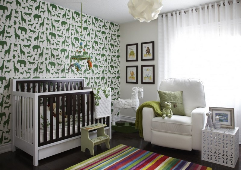 décoration chambre bébé blanche papier peint animaux verts