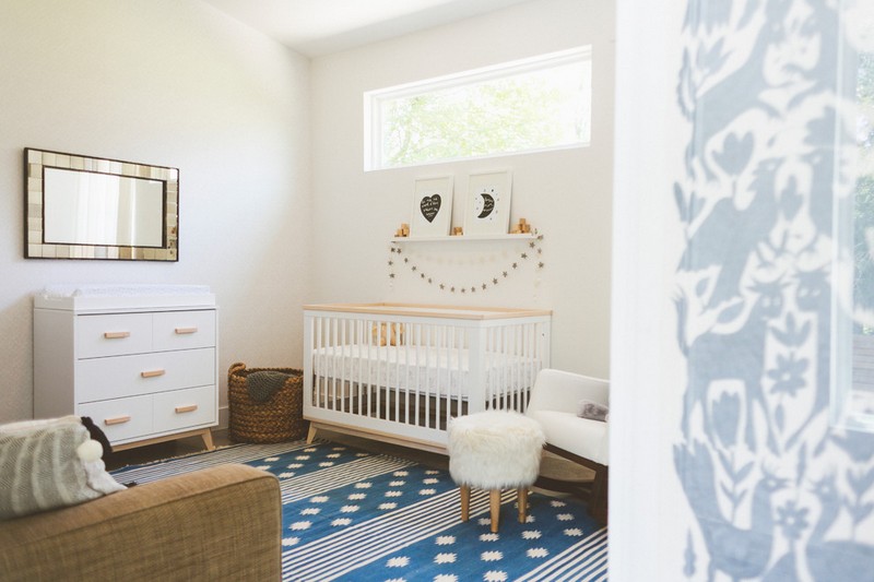 décoration chambre bébé style scandinave blanc bois clair bleu