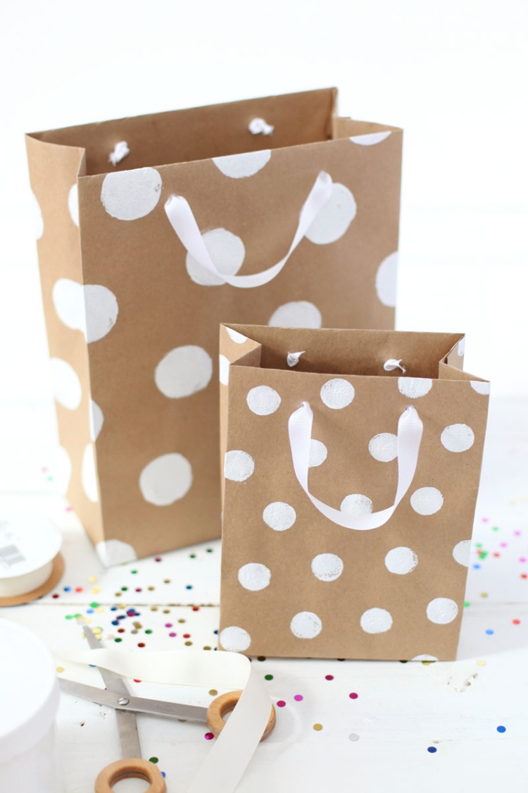emballage-cadeau-original-sacs-cadeaux-papier-brun-déco-pois-blancs emballage cadeau original