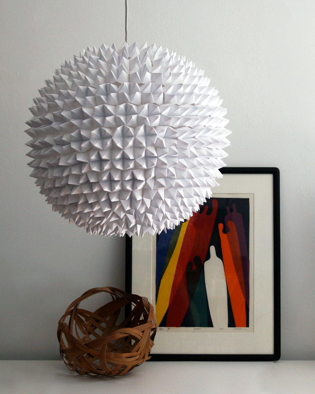 fabriquer-lampe-plafond-papier-plier-3d-tableaux-abstrait