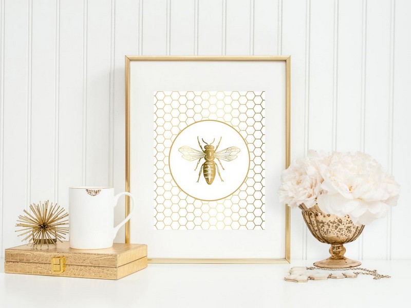 idees-deco-salon-pivoine-blanche-cadre-motif-abeille déco créative