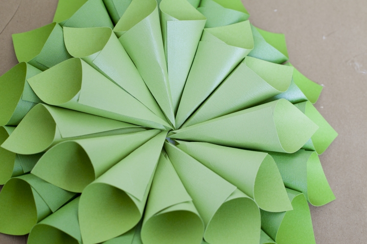 idée décoration murale Noël fabriquer papier vert 3D