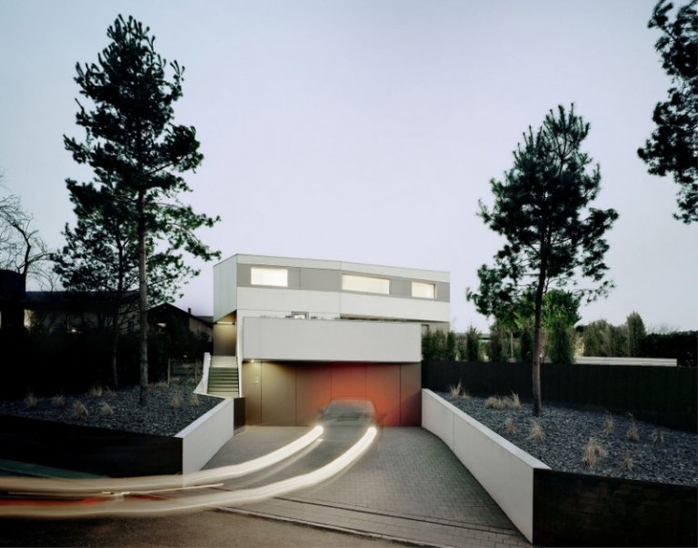 interieur-moderne-jardin-eclairage-garage-facade