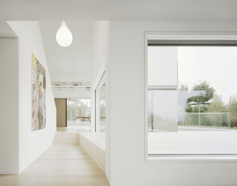 interieur-moderne-peinture-blanche-maison-tableau-deco-couloir