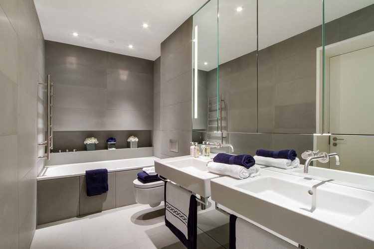 luminaire salle de bains baignoire-rectangulaire-paroi-spots-encastres