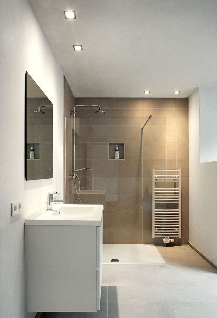 luminaire-salle-de-bains-douche-italienne-carrelage-radiateur