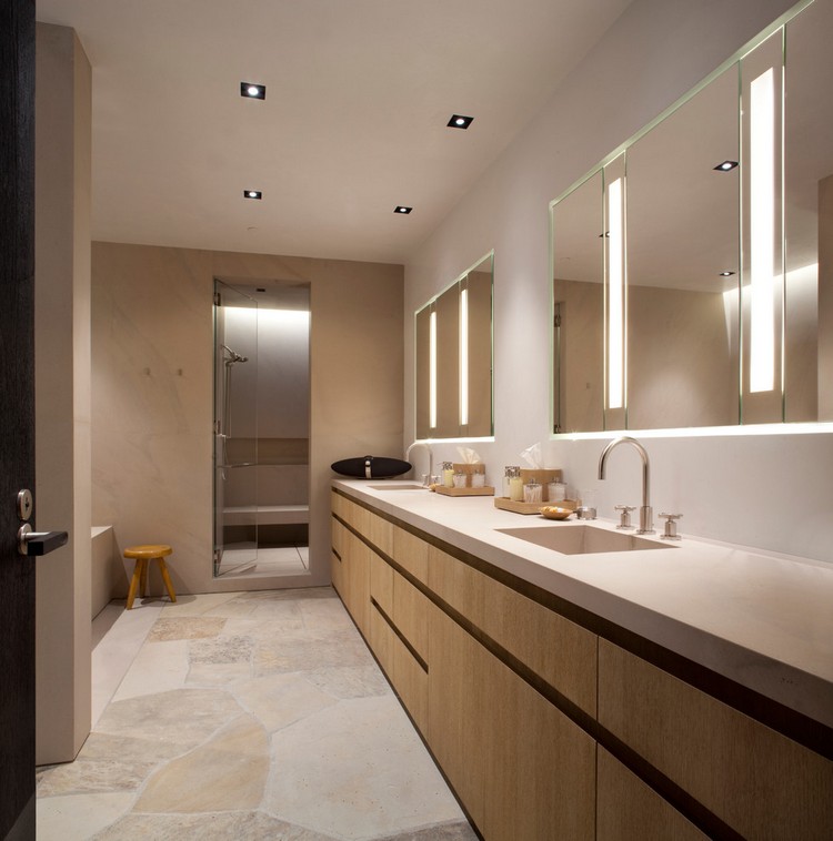 luminaire-salle-de-bains-spots-encastres-miroir-rectangulaire-sous-lavabo-bois-revetement-sol