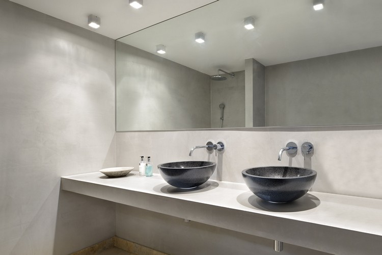 luminaire-salle-de-bains-vasque-rond-spots-encastres-plafond-miroir-rectangulaire-plan-vasque
