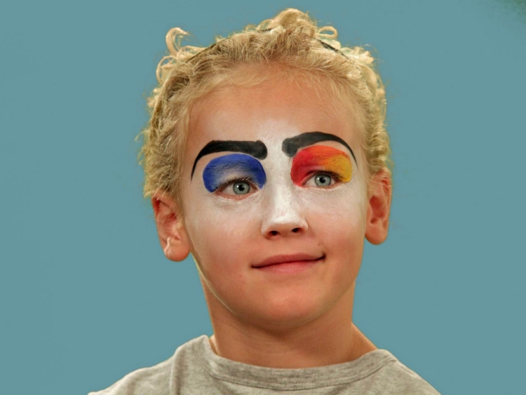 maquillage-Halloween-clown-bleu-orange-cheveux-blonds