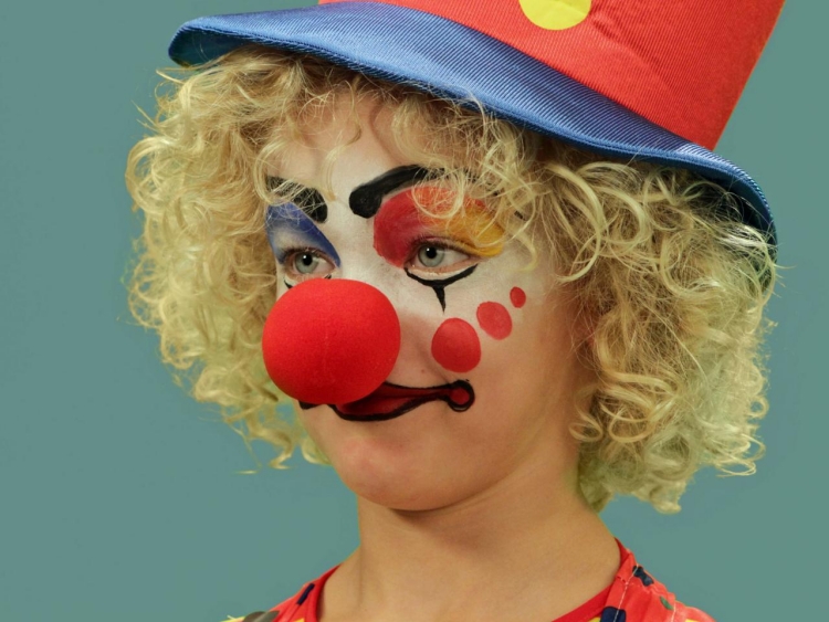 maquillage-Halloween-clown-chapeau-cheveux