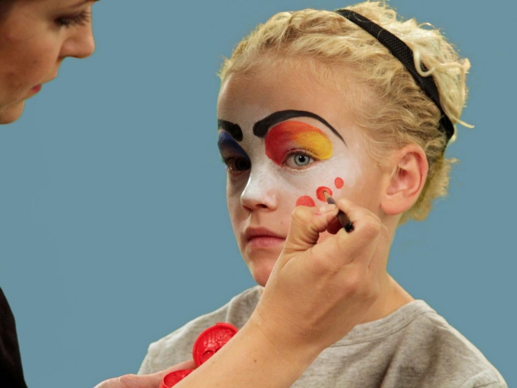 maquillage-Halloween-clown-sourcils