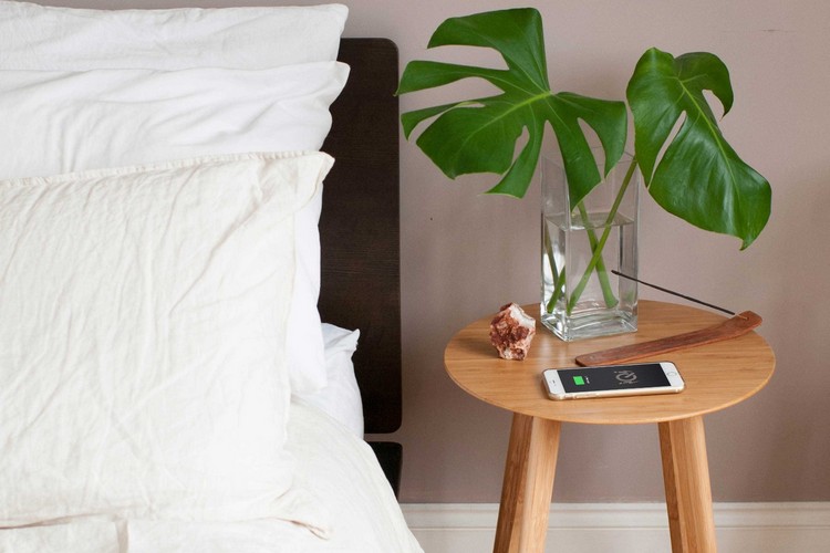 meuble bambou design- table chevet FurniQi recharge sans fil
