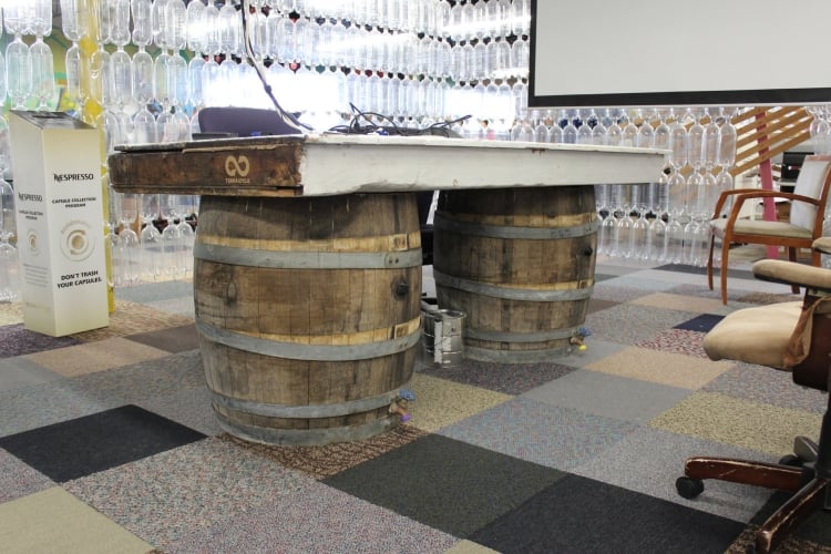 meuble-bureau-DIY fabriquer base tonneaux vin plateau porte
