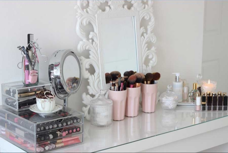 meuble-coiffeuse-chic-miroir-baroque-blanc-rangement-maquillage