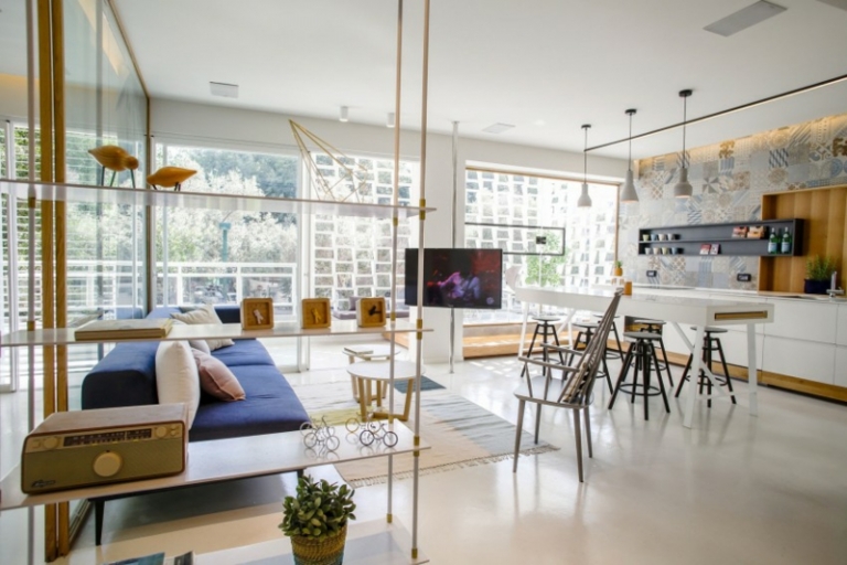 meubles-rangement-étagère-suspendue-plafond-pratique-esthétique