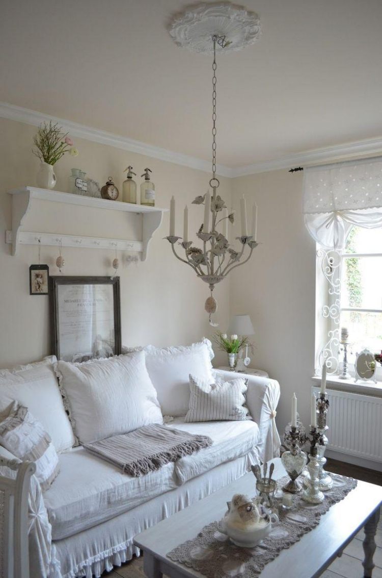 meubles-shabby-chic-canapé-blanc-lustre-vintage-étagère-murale-bois-blanc meubles shabby chic