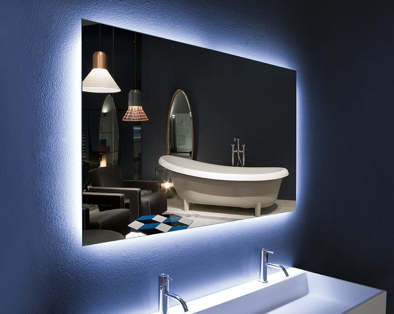 miroir-salle-bain lumineux LED design italien baignoire pieds