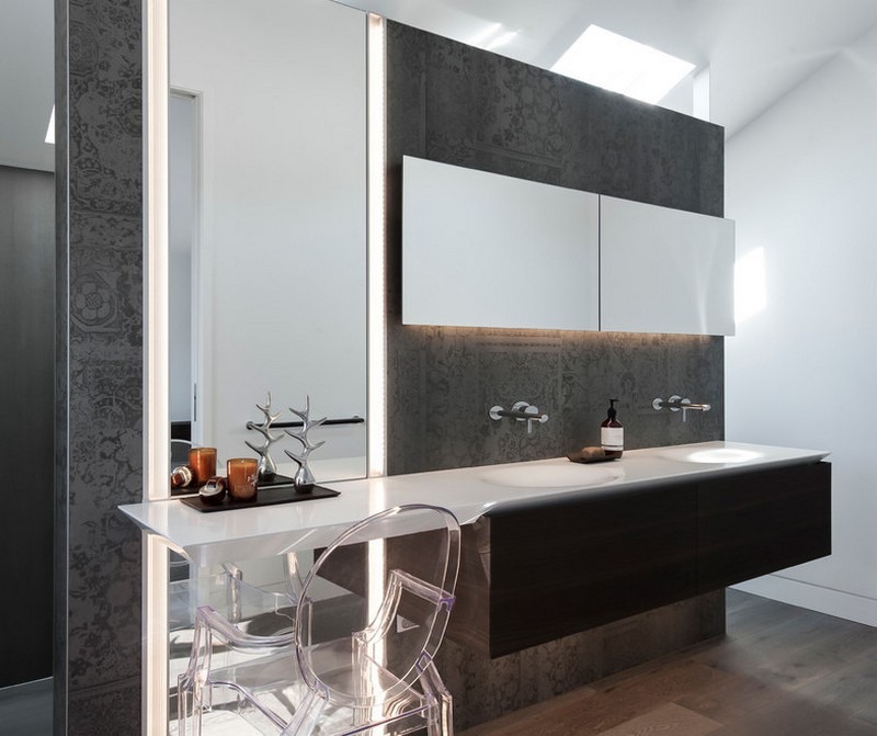 miroir-salle-bain-lumineux éclairage indirect -Minosa chaise acrylique transparent