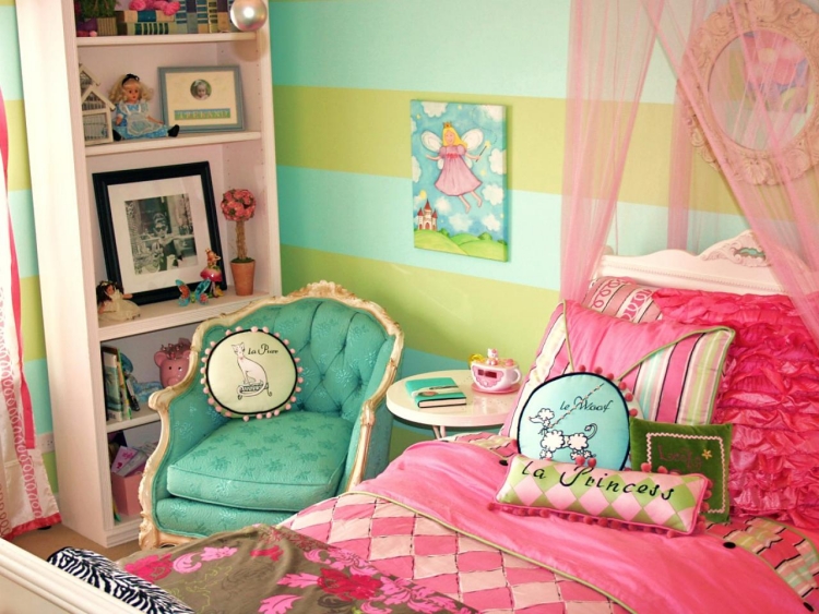 mobilier-chambre-fille-literie-rose-fauteuil-baroque-turquoise-meuble-rangement-blanc