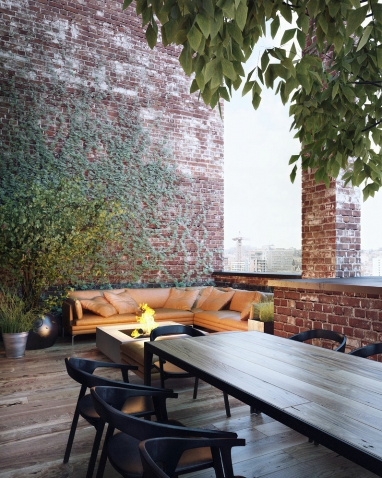 mur-briques-terrasse-canapé-cuir-marron-table-bois-chaises-noires-mur-végétalisé mur de briques