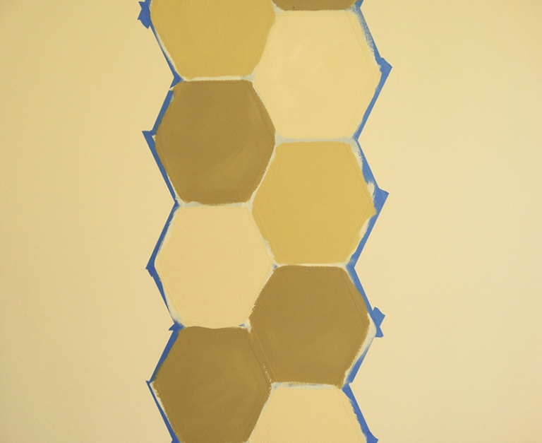 peinture intérieur artistique hexagons-couleurs-terreuses