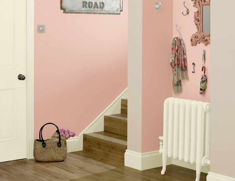 peinture-murale--rose-gris-radiateur-escalier