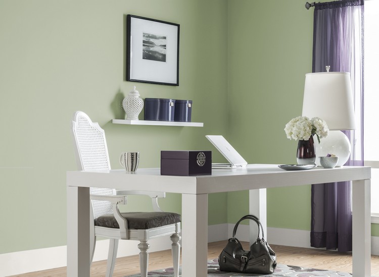 peinture-verte-bureau-domicile-peinture-murale-vert-sauge-mobilier-blanc-accents-gris
