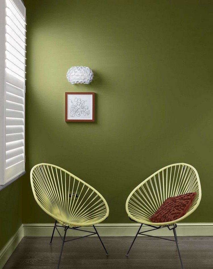 peinture-verte-nuance-vert-olive-chaises-jaune-pastel-acapulco peinture verte