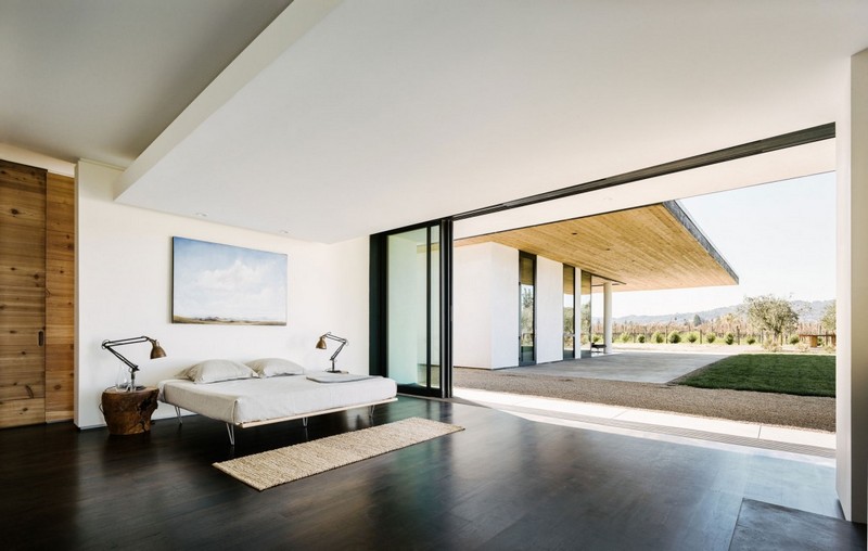 pierre-bois-maison-moderne-chambre-coucher-parquet-armoire-bois-porte-coulissante-moderne