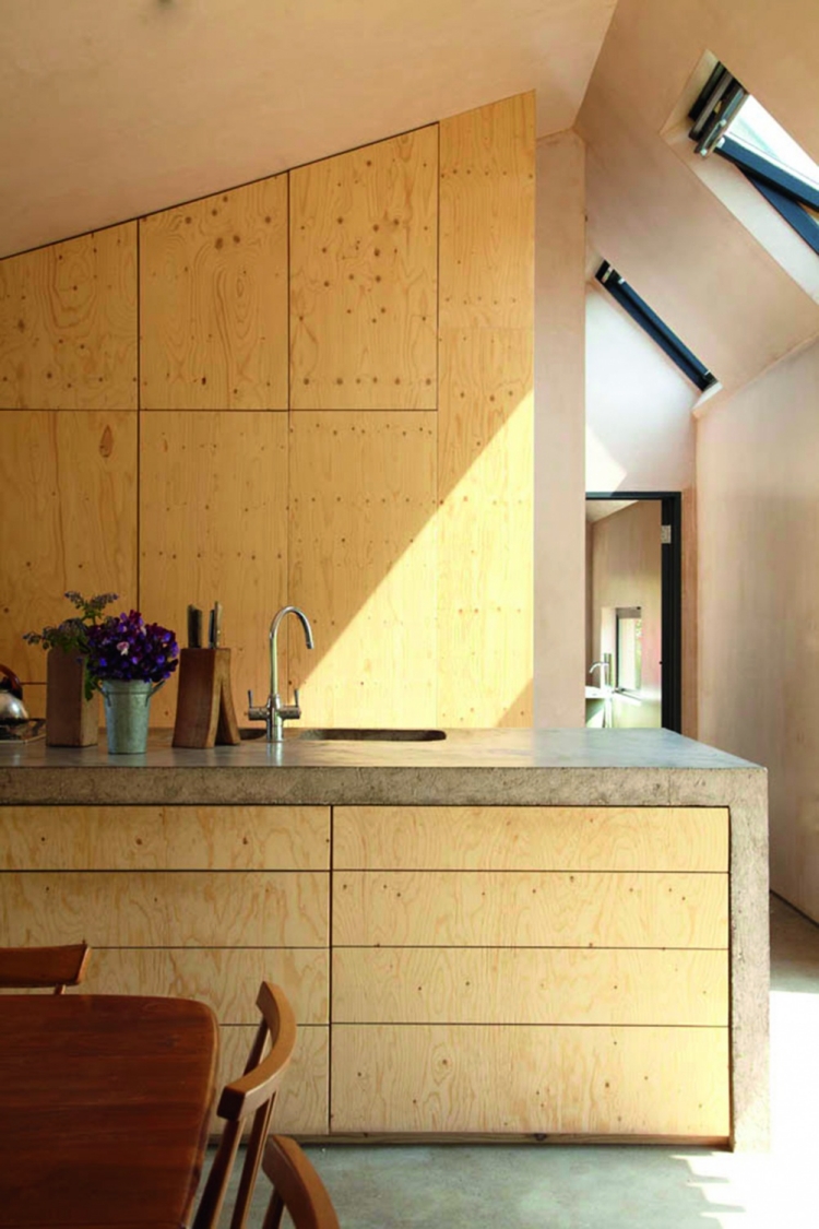 plan-travail-béton ciré cuisine armoires revêtement mural bois clair