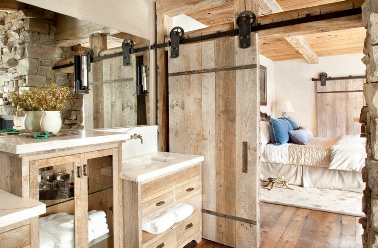 porte-grange-coulissante-bois-rustique-chambre-coucher-chalet-montagne-salle-bains-attenante porte de grange coulissante