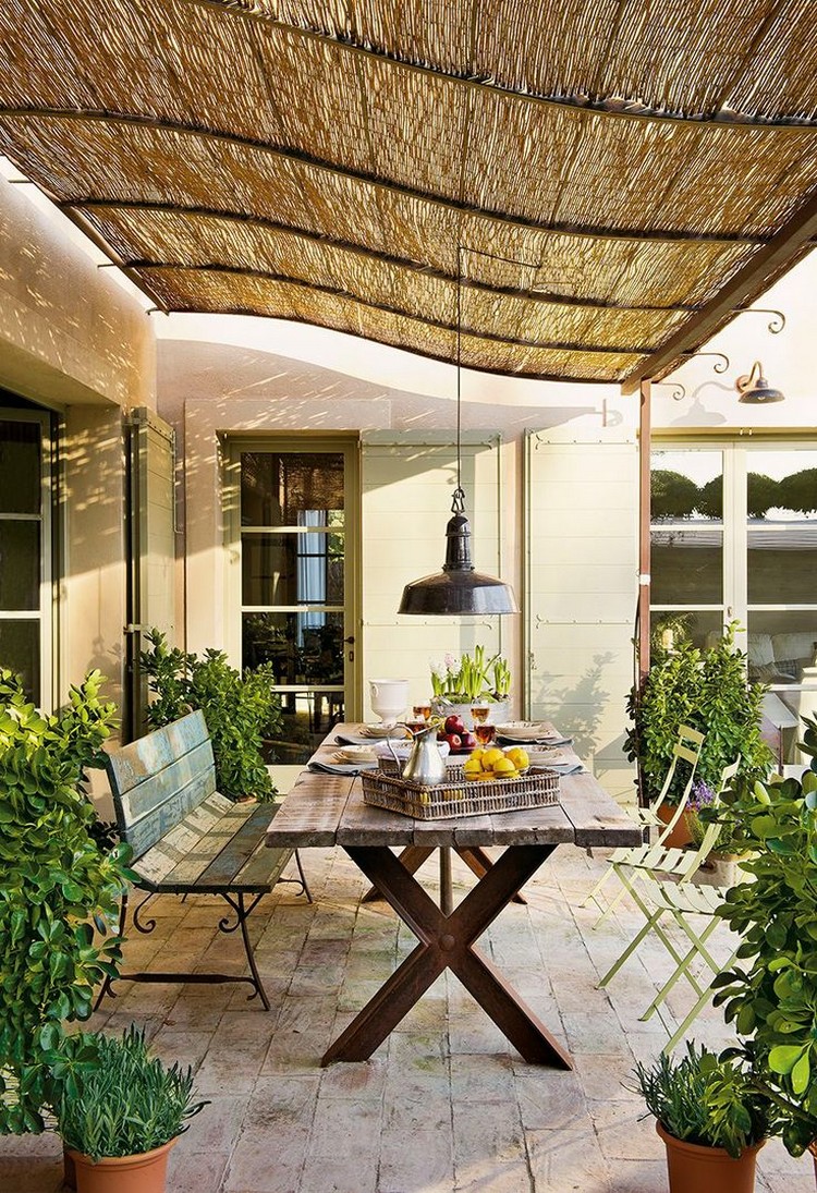 protection-solaire-auvent-bambou-table-manger-banc