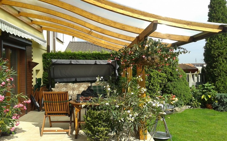 protection-solaire-meubles-bois-pelouse-plantes-terrasse-exterieur