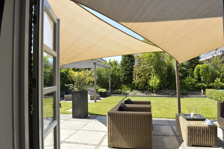 protection-solaire-voile-ombrage-meubles-terrasse