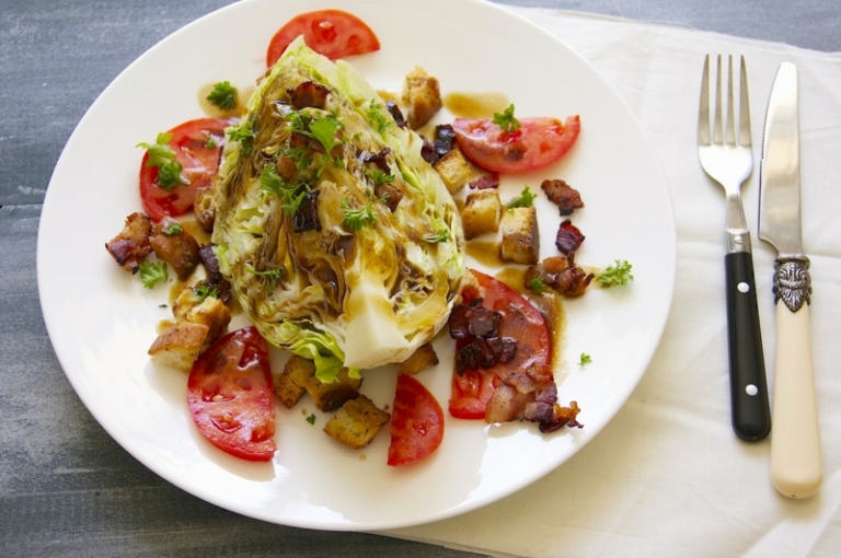 recette-repas-de-noel-vegetarien-laitue-iceberg-tomate-vignaigre