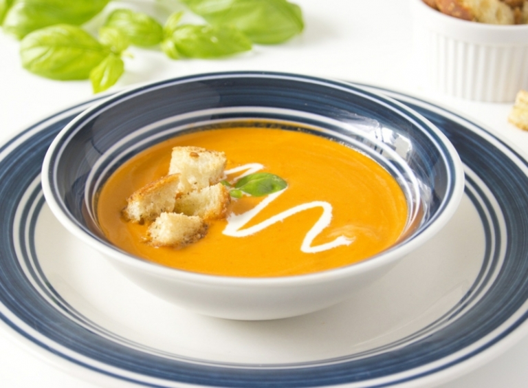 recette-repas-de-noel-vegetarien-soupe-basillic-tomate