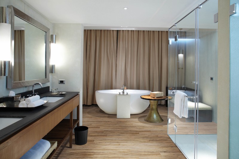revêtement-sol-liège-Real-Cork-floors-baignoire-îlot-ovale