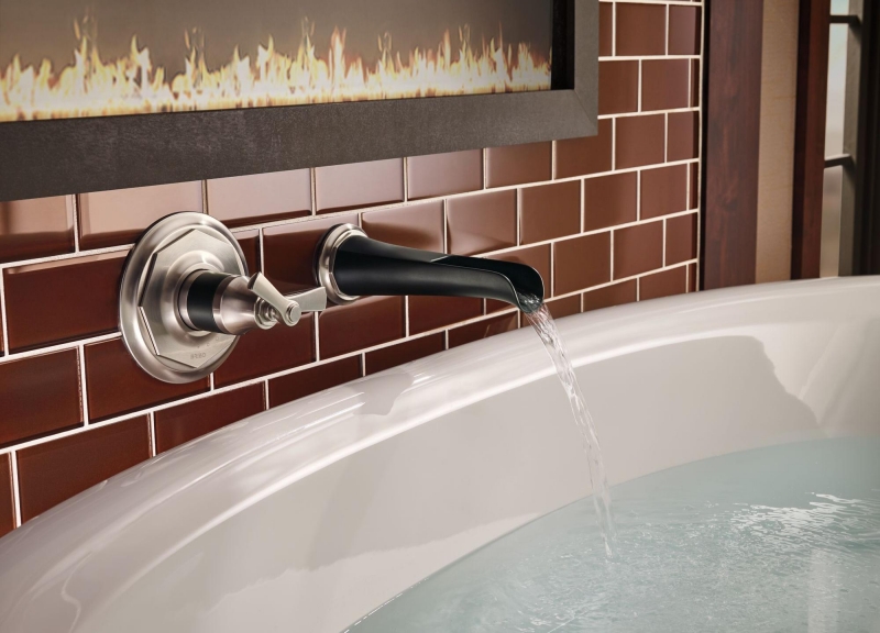 robinet-design-salle-bains-baignoire-carrealge-cheminee-vintage