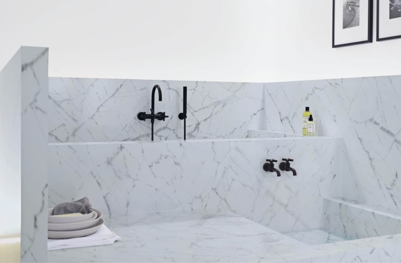 robinet-design-salle-bains-marbre-tera