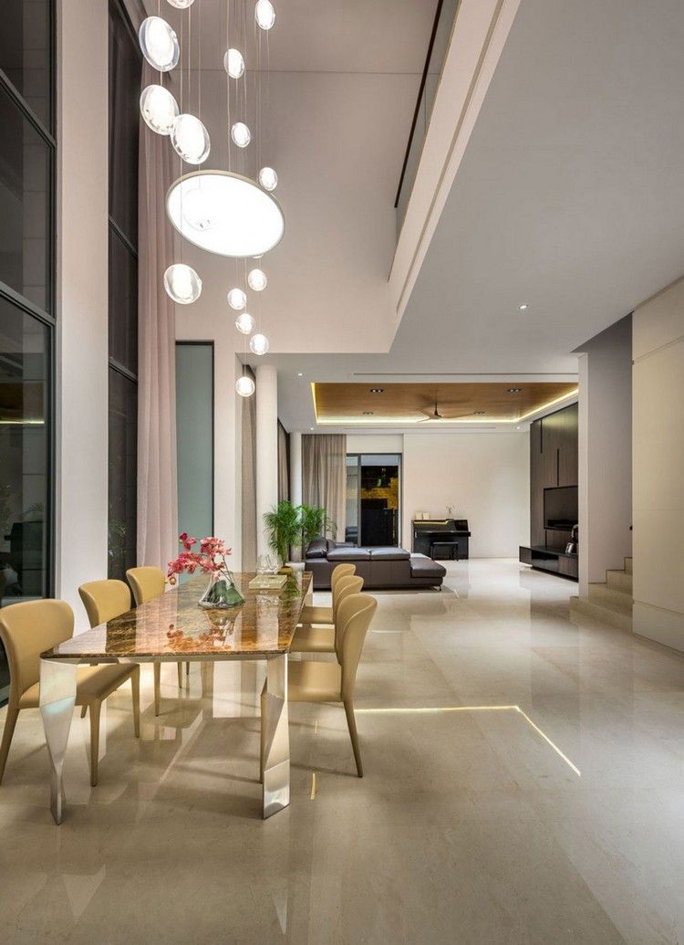 salle-manger-table-plateau-marbre-chaises-beige-suspension-moderne