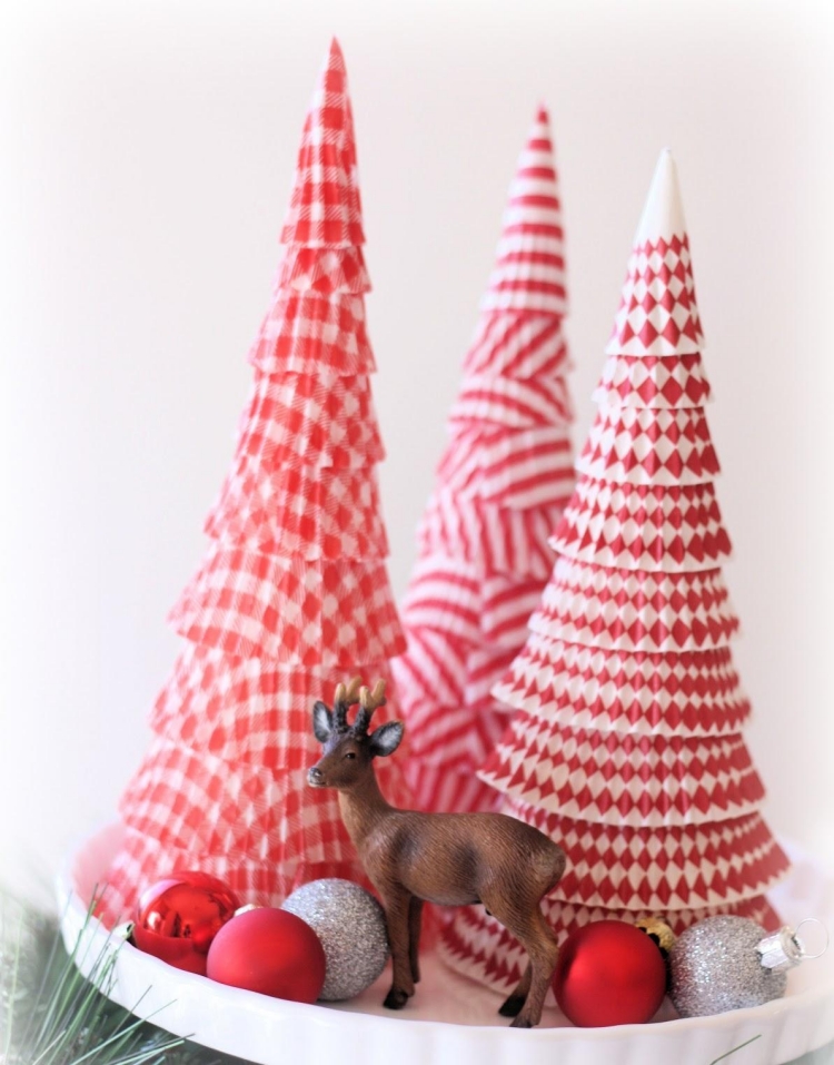 sapins-Noël originaux fabriquer caissettes cupcakes blanc rouge