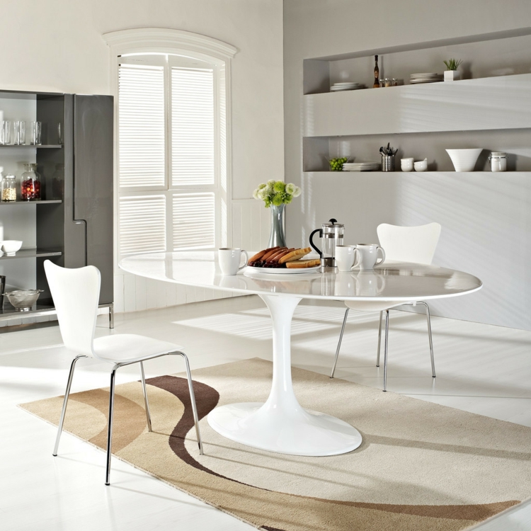 tapis-salle-a-manger-table-ronde-blanche-chaises-niche-rangement-etageres-rangement