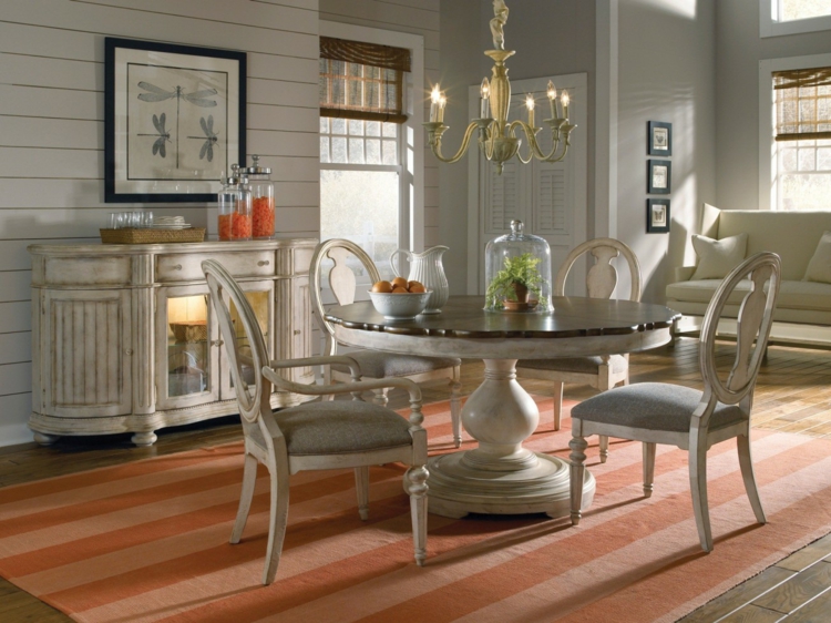 tapis-salle-a-manger-table-ronde-chaises-bois-rayures-suspension-design-original
